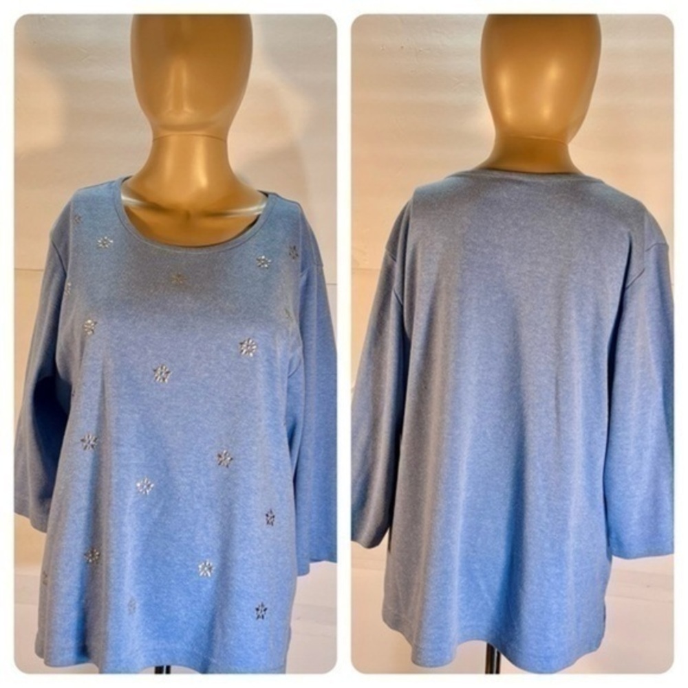 BON WORTH LONG SLEEVE BLUE BLOUSE WITH SILVER EMBLEMS MEASURES TO BE SIZE XL